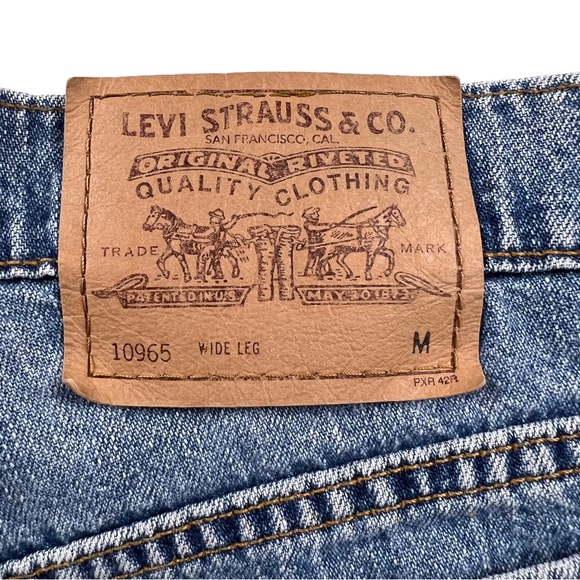 Vintage Levi’s 10965 USA Made Denim Cutoff Shorts - Picture 5 of 17